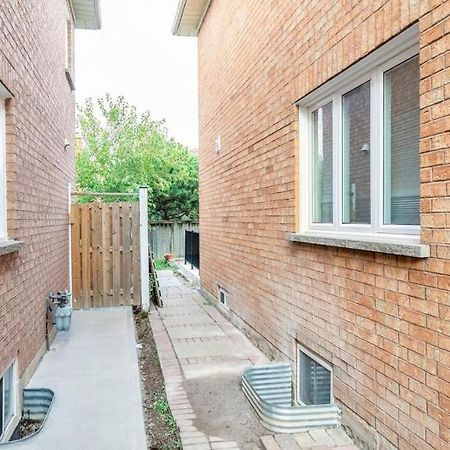 Spacious Basement Mississauga Exterior photo