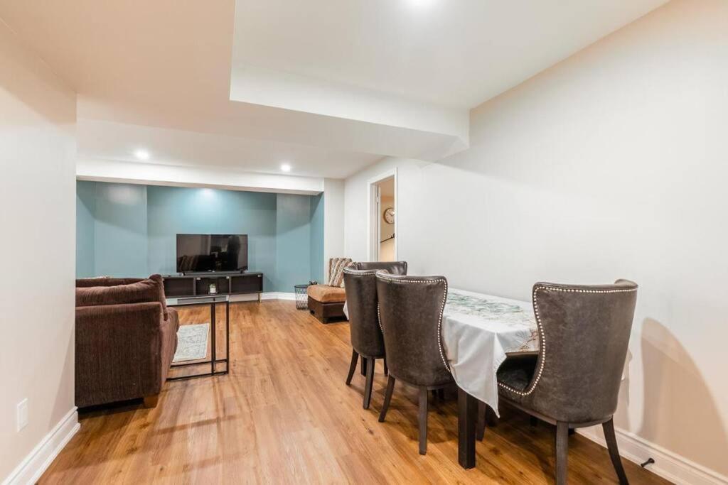 Spacious Basement Mississauga Exterior photo