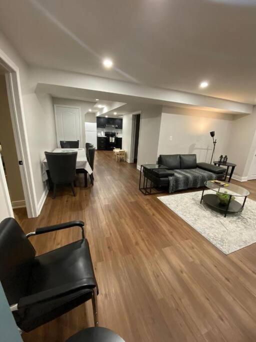 Spacious Basement Mississauga Exterior photo