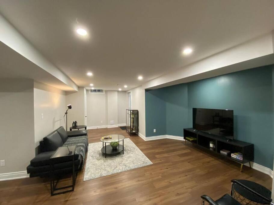 Spacious Basement Mississauga Exterior photo